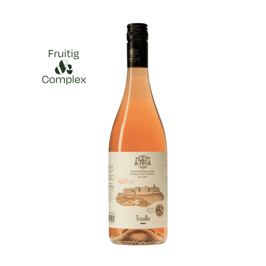Fles Tricollis Rosé uit Pannonhalma; elegante Hongaarse rosé met aroma’s van aardbei, framboos en frisse citrus