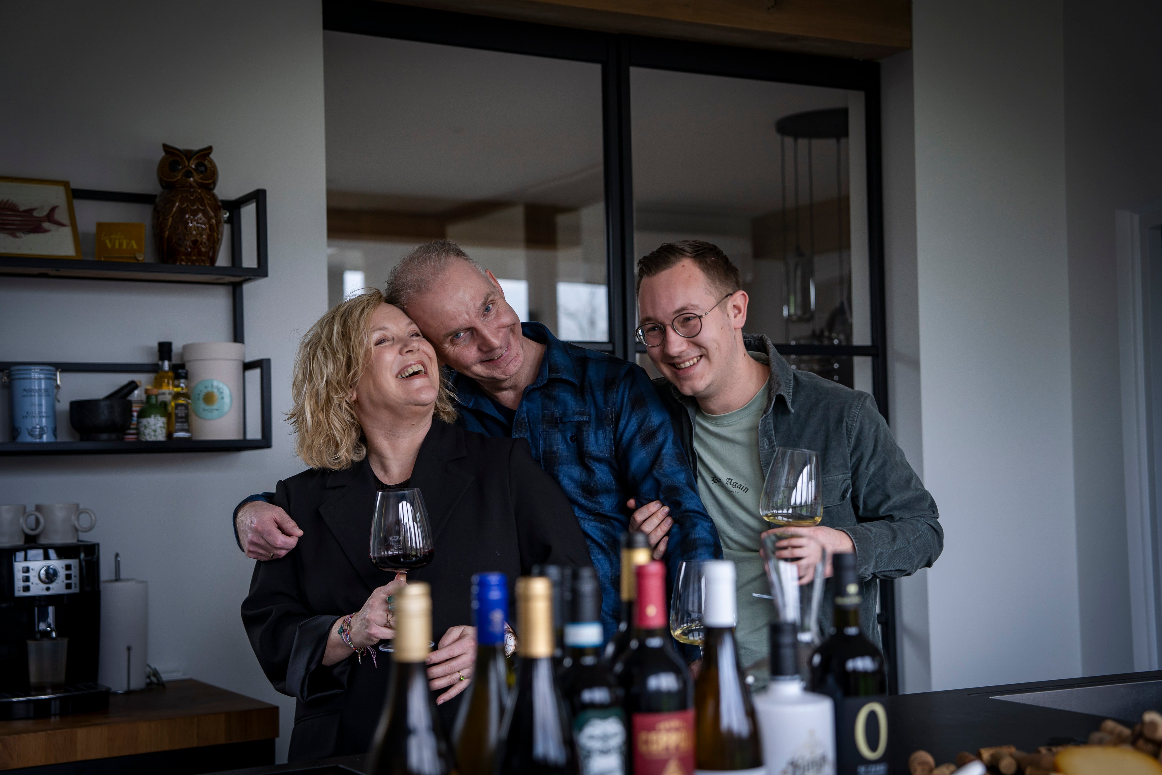 Wij zijn WijnGezin een familie met een gezamenlijke passie voor wijn waar we jullie graag van mee laten genieten